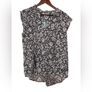 Elegant Gray and White Flutter Sleeve Top